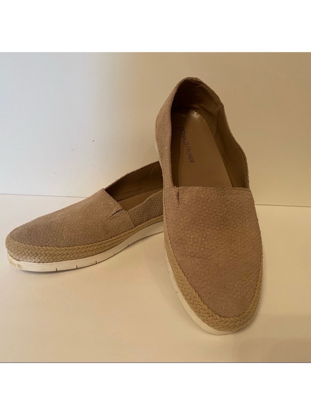 DONALD PLINER SHOES FLAT TAN SUEDE WHITE SOLES Size 7.5